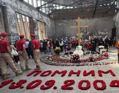 beslan monicamoroni kaki tree - Monica Moroni flautista